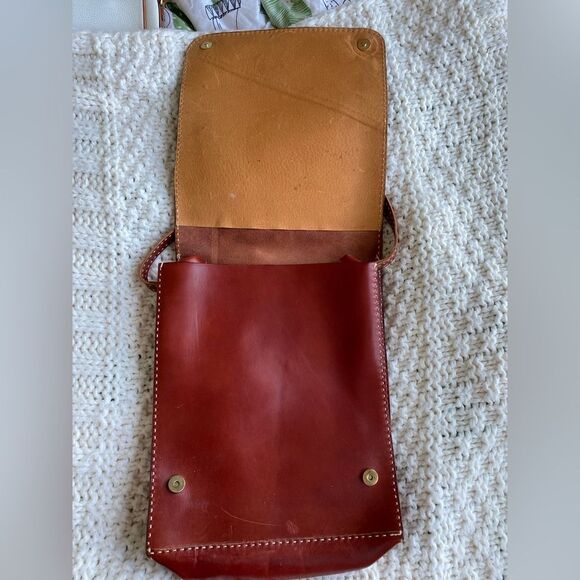 Handcrafted Leather Messenger Bag - Picture 3 of 9